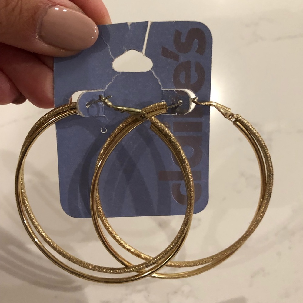 Gold loop earrings - Picture 2 of 3
